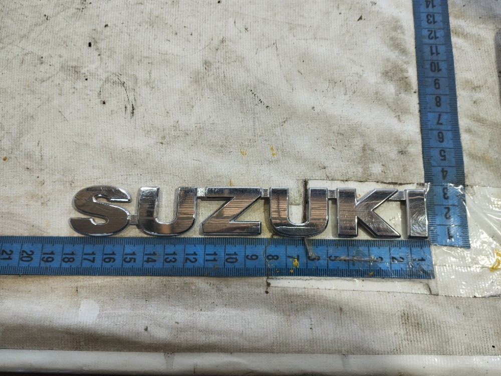 Emblema Suzuki Grand Vitara 2012 A 2015 V649 7