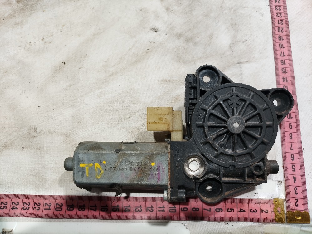 Máquina Vidro Traseiro Direito Mercedes C180 2002 2007 V661 4