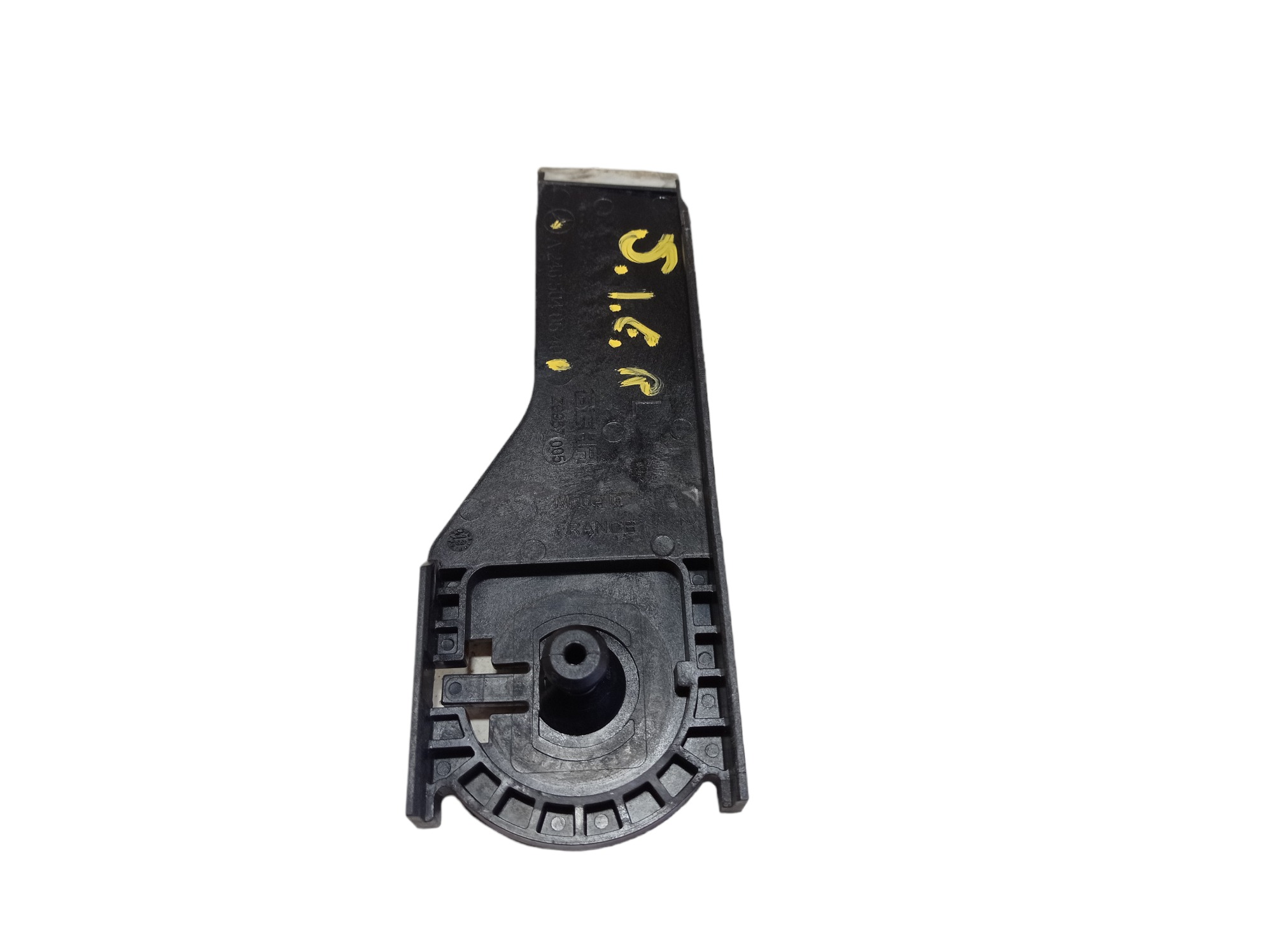 Suporte Inferior Esquerdo Radiador Gla 200 2016 V568 3