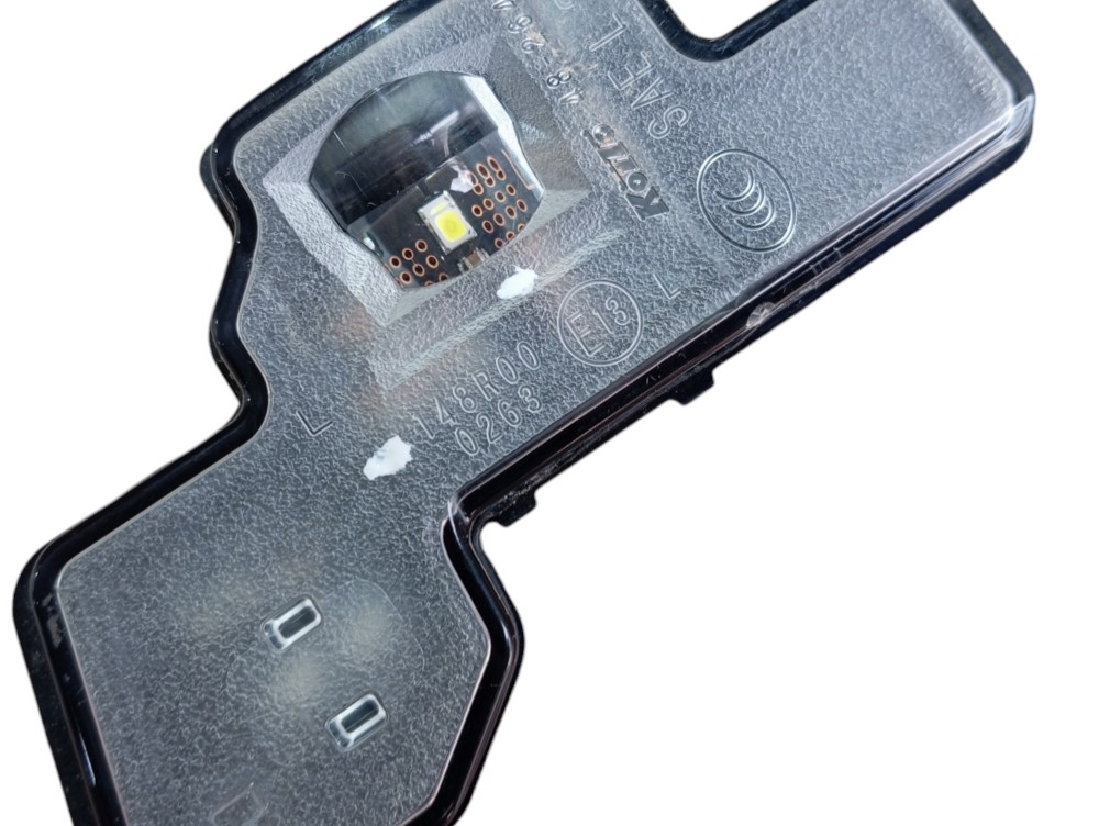 Luz Esquerda Placa Lexus Rx500hf 2023 V619 7