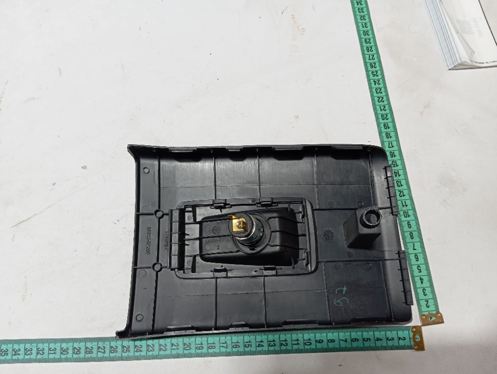 Moldura console tomada 12v Toyota Corolla 2023 5