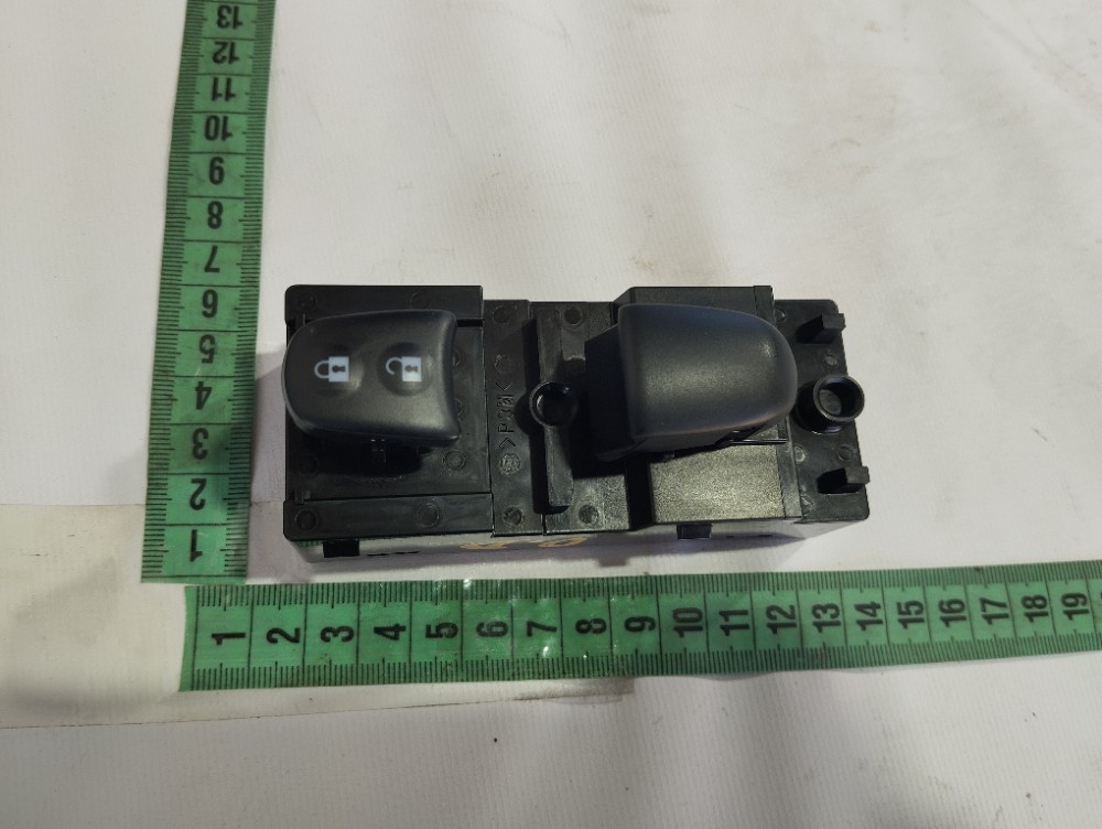Botao Vidro Dianteiro Direito Nissan Leaf 2023 V632 3