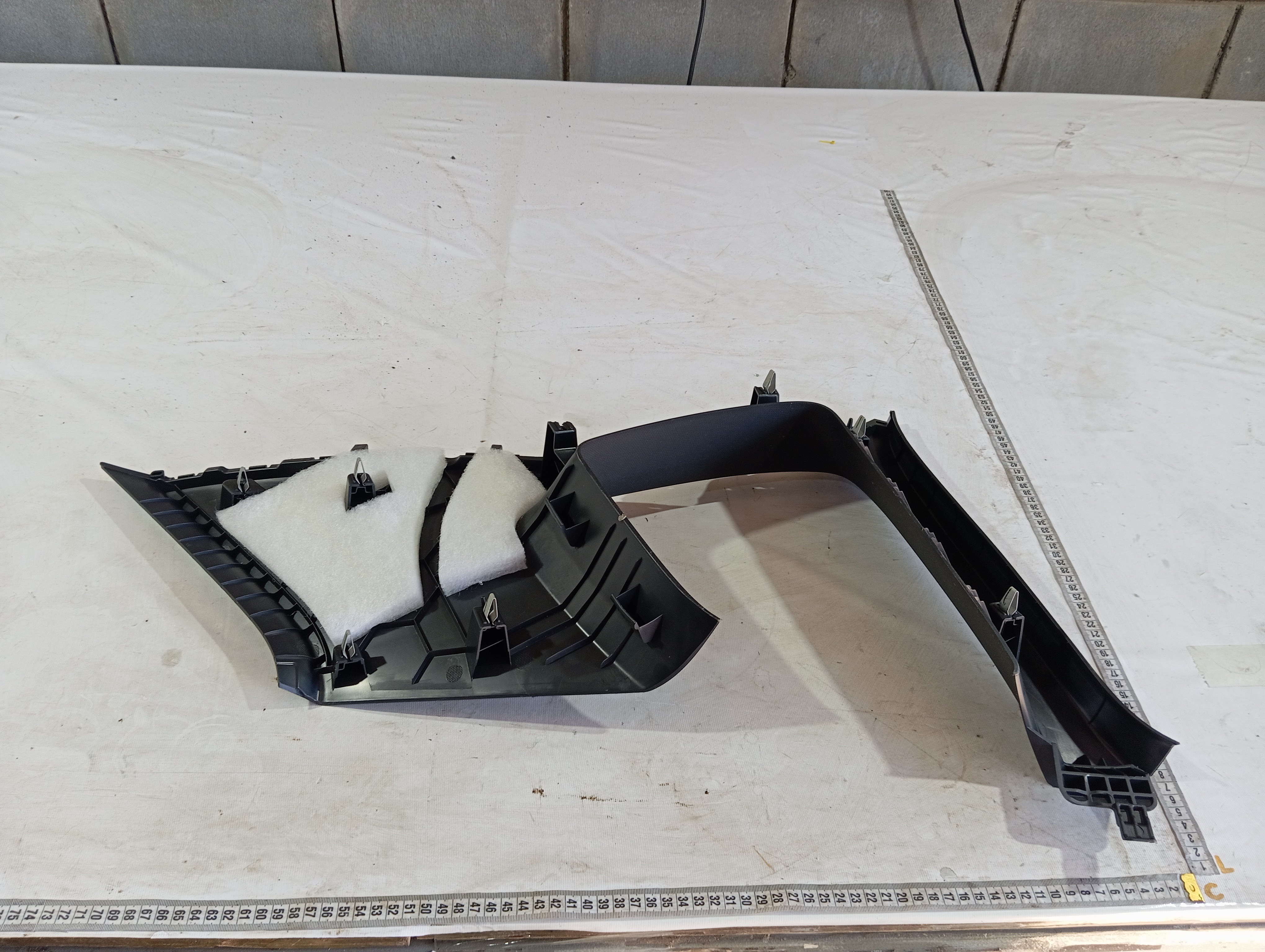 Acabamento Coluna Tras Esq Vw Taos Highline 250 2022 24 V601 7