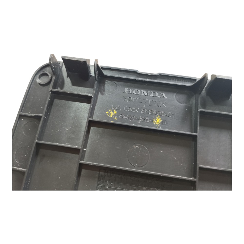 Acabamento Tampa Traseira Central Honda Hrv Exl 2023 25 V644 3