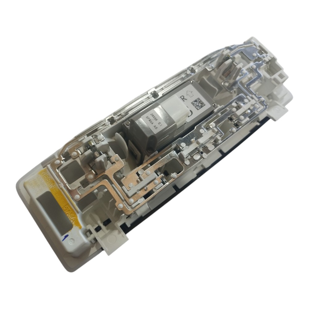 Luz Cortesia Teto Nissan Leaf 2023 V632 8
