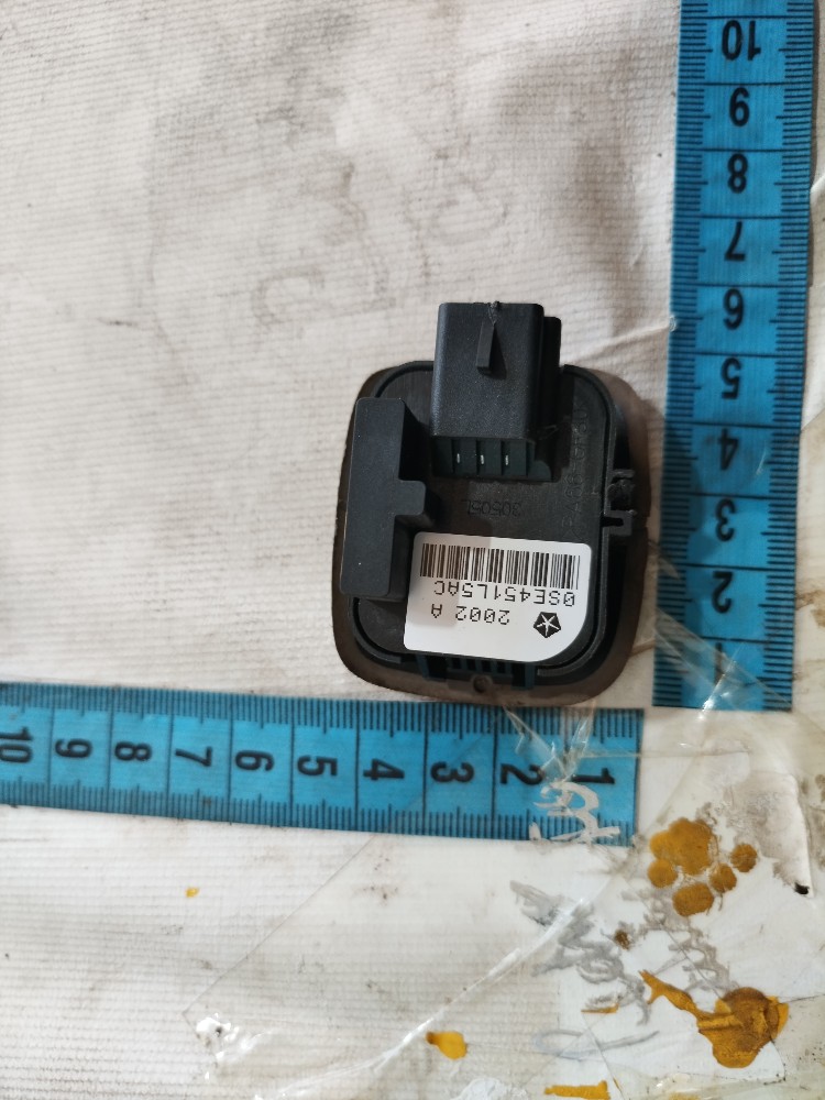 Botão Abertura Porta Traseira Esquerda Grand Caravan 03 V578 1