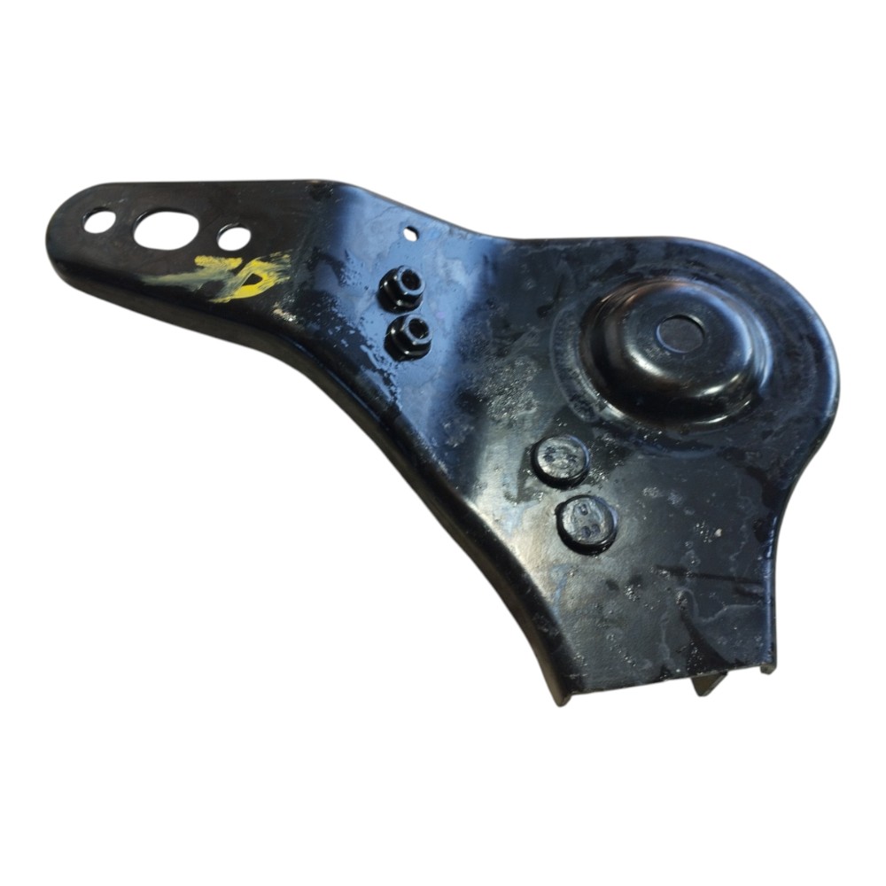 Suporte quadro suspensão traseiro dir Rover Defender 22 V645