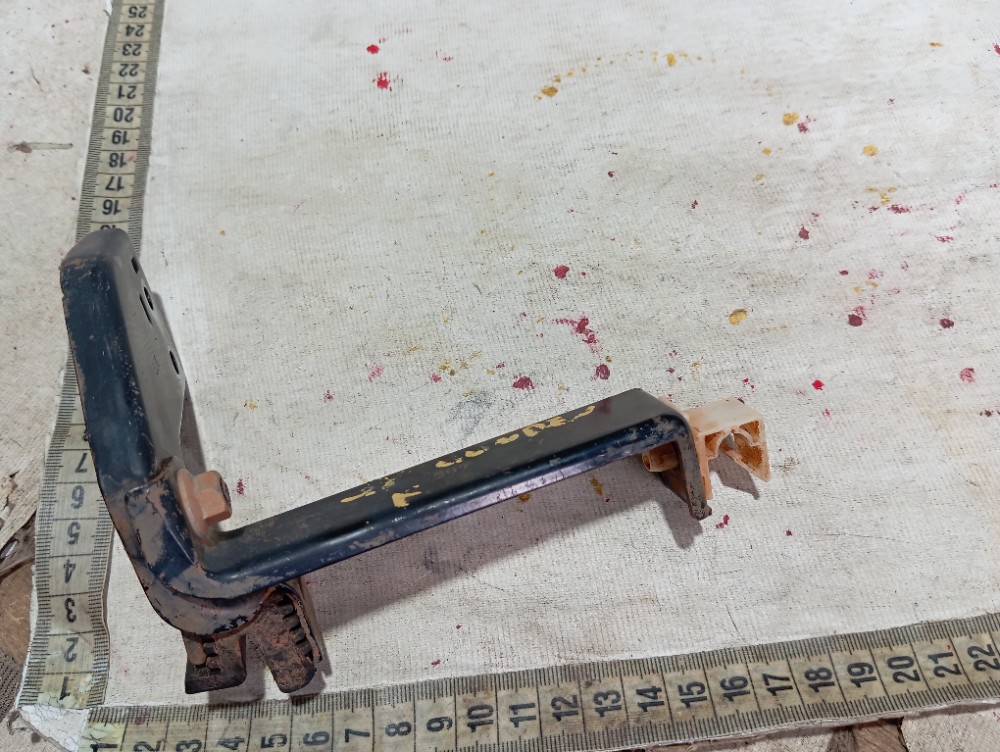 Suporte Esquerdo Condensador Land Cruiser Prado 2005 V620 7
