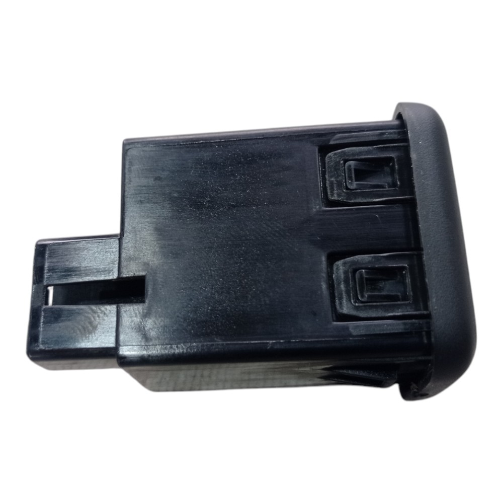 Entrada Usb Gm Tracker 2020 2025 V627 3