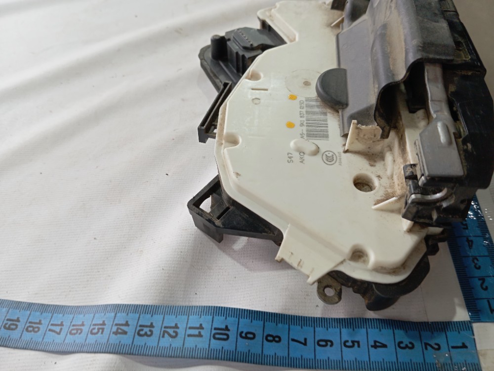 Fechadura Porta Dianteira Esquerda Vw Golf Highline 14 V626 6