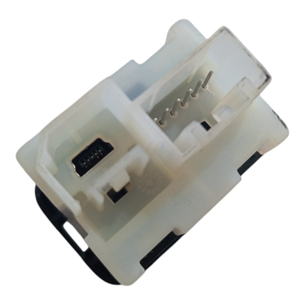 Entrada Usb Gm Tracker 2020 2025 V627 2