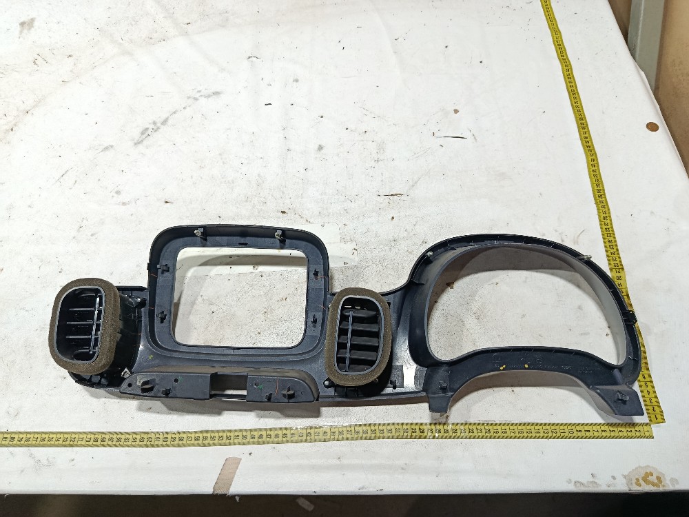 Moldura painel instrumentos Fiat Mobi 2018 10