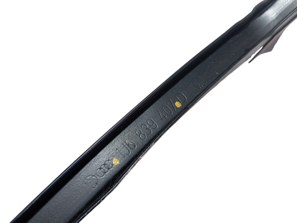Guia Canaleta Traseira Esquerda Vw Golf 2002 V364 8