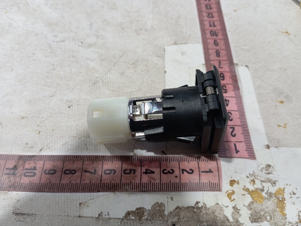 Tomada 12v Land Rover Defender 2022 V645 9