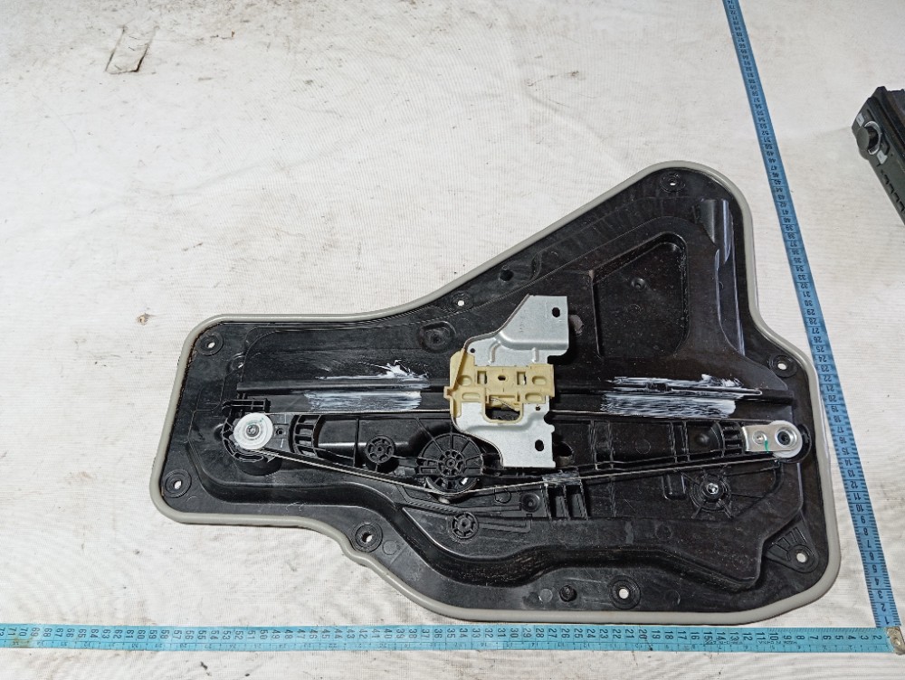 Suporte máquina vidro porta tra direita Byd Song Pro 24 V674 9
