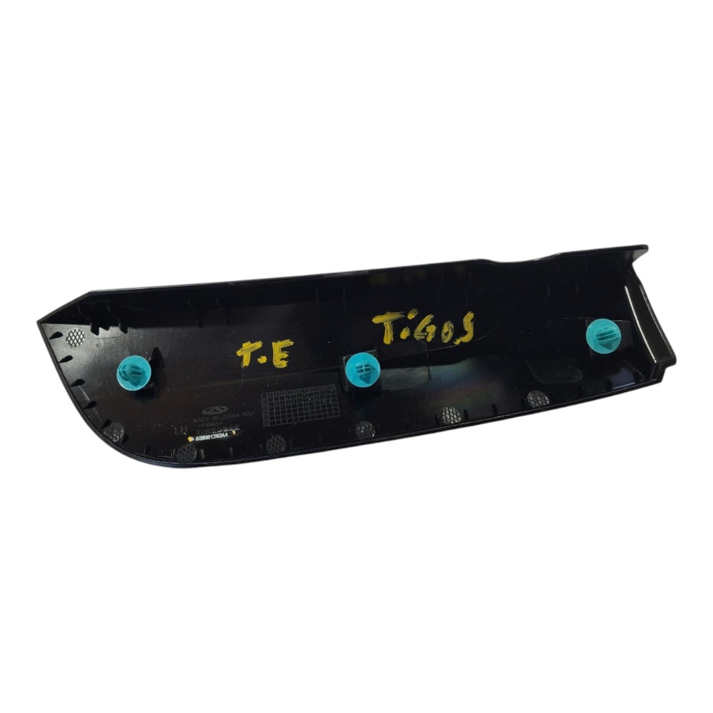 Acabamento Rack Tras Esquerdo Chery Tiggo 5 Sport 2023 V621 2