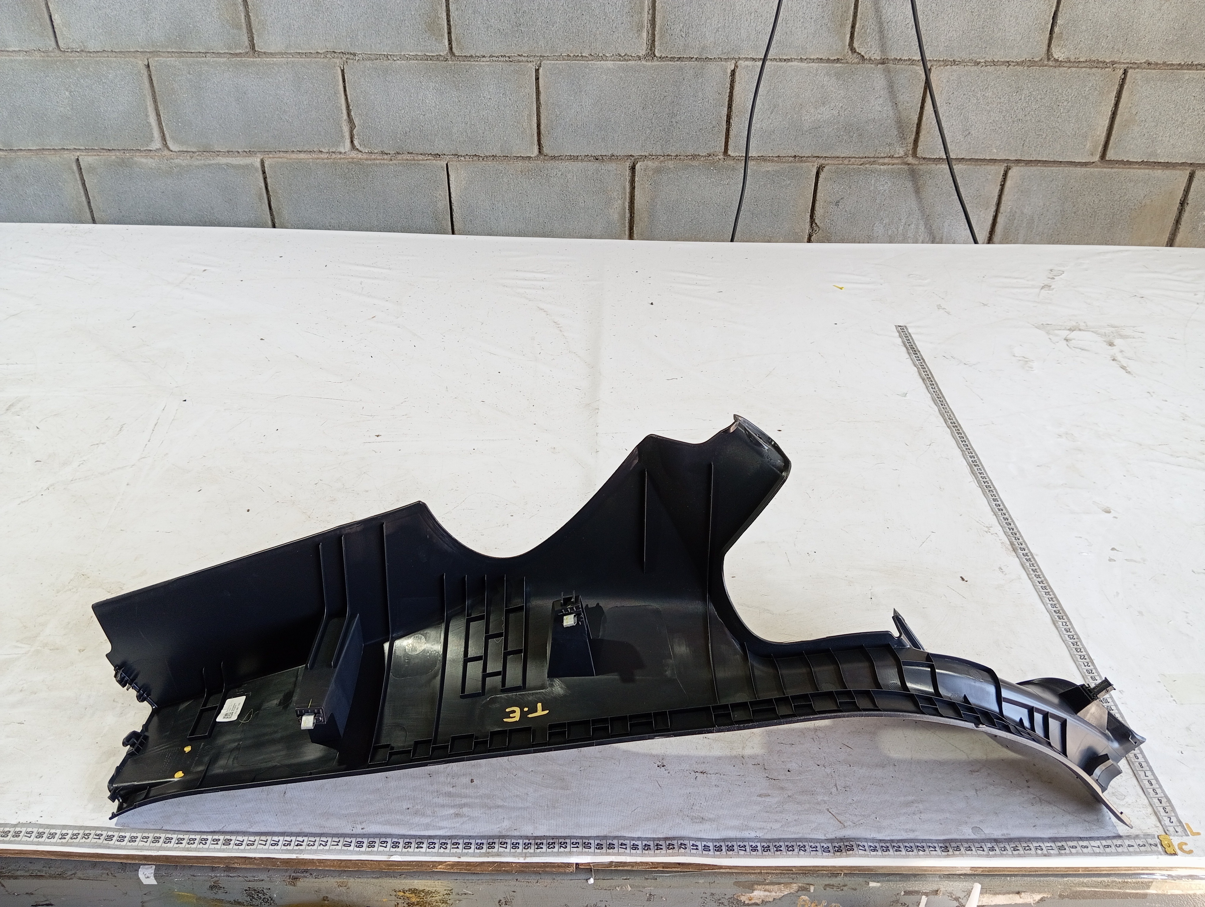 Acabamento Coluna Tras Esq Vw Taos Highline 250 2022 24 V601 9