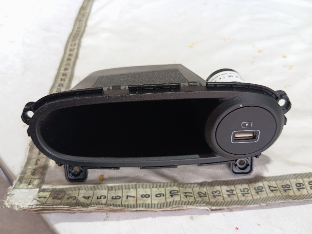 Moldura Entrada Usb Hyundai Creta 2023 V609 8