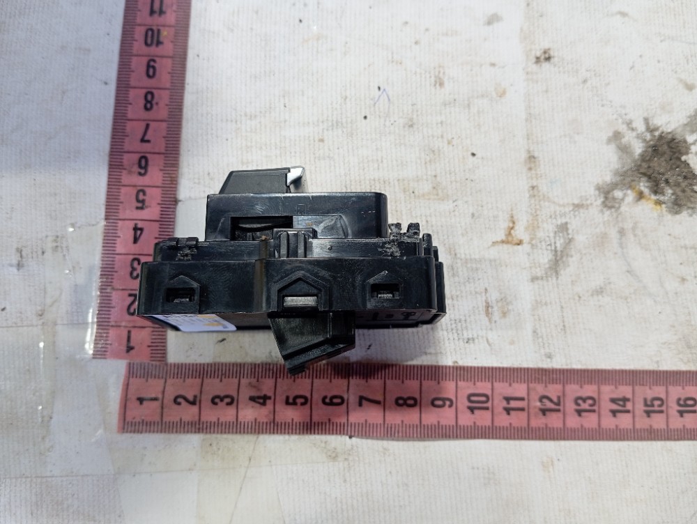 Botão Vidro Porta Dianteira Direita Byd Song Plus 2024 V631 7