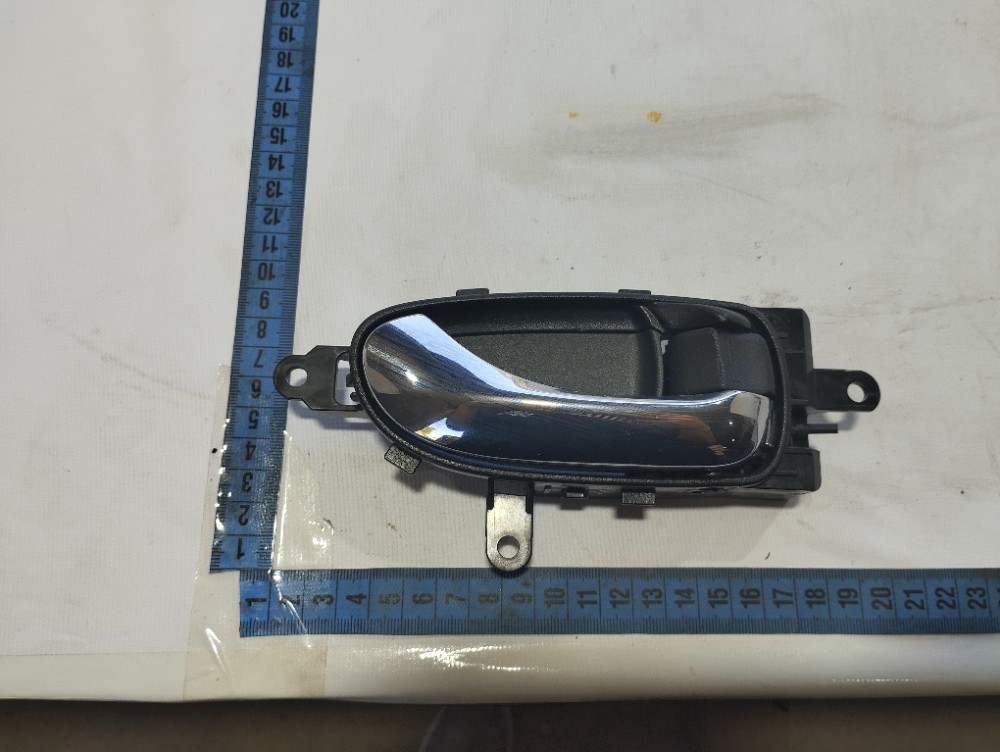 Maçaneta Interna Dianteira Direita Nissan Leaf 2023 V632 7
