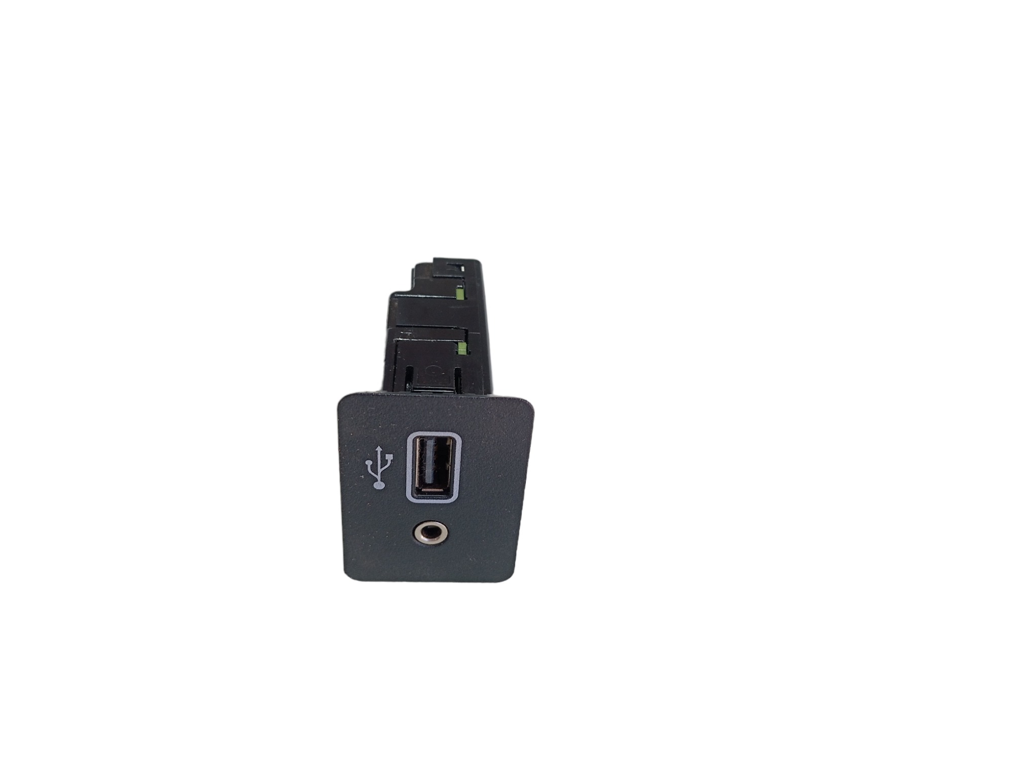 Entrada Usb Nissan Leaf 2022 V589 2