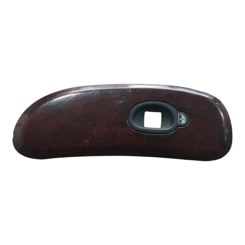 Moldura Botão Vidro Dianteira Direita Grand Caravan  03 V578 1
