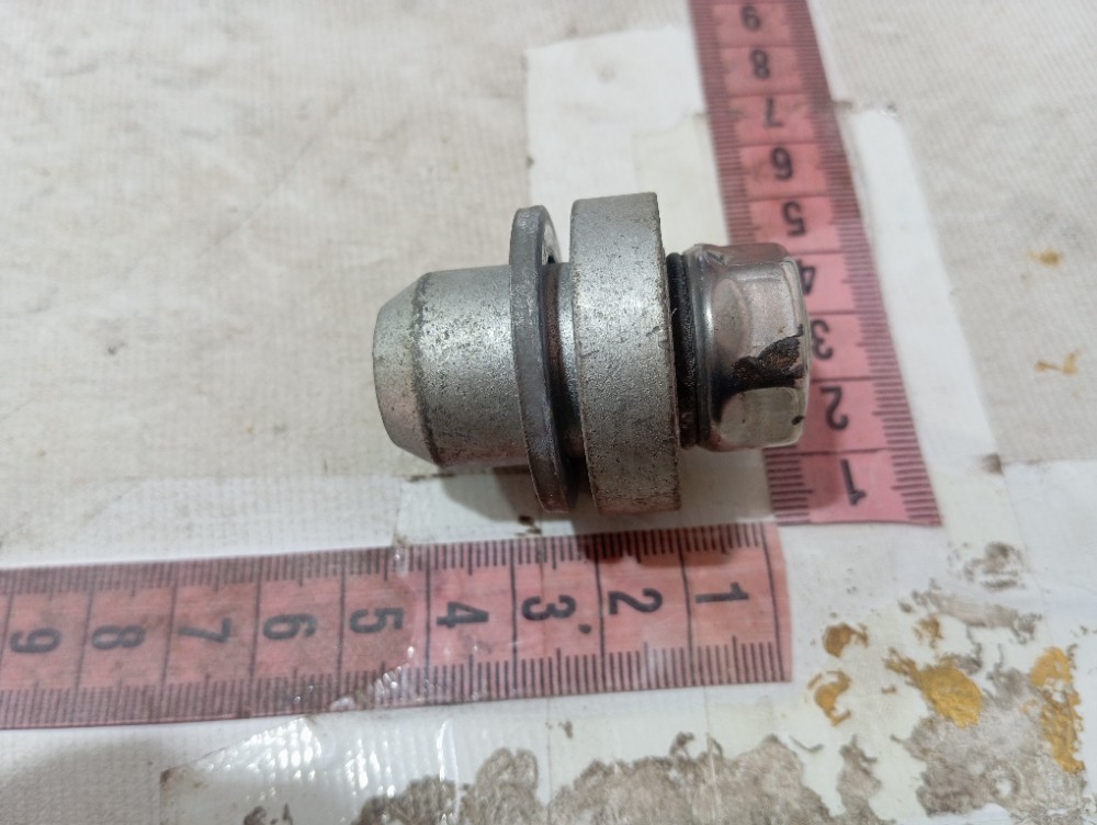 Porca Roda Estepe Land Rover Defender 2022 V645 5