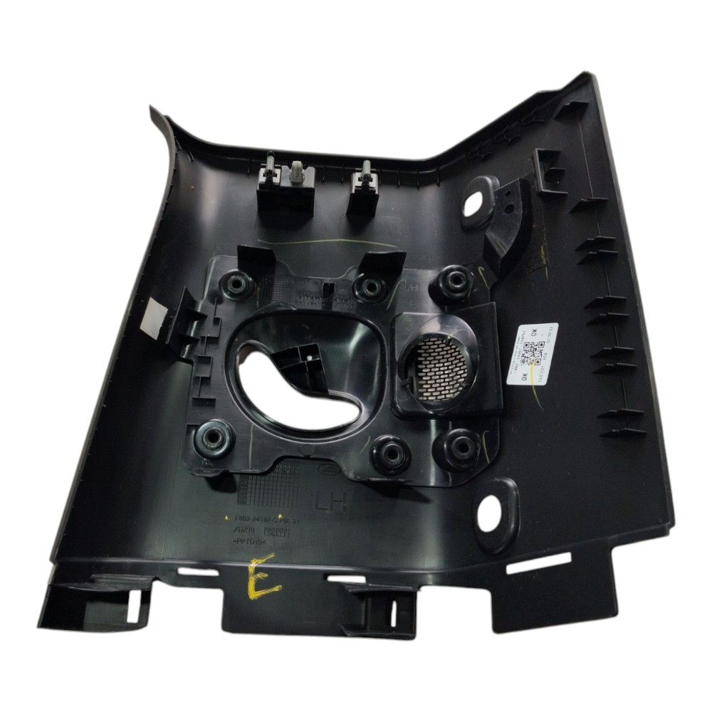 Acabamento Coluna Esquerda Land Rover Defender 2022 V645 9