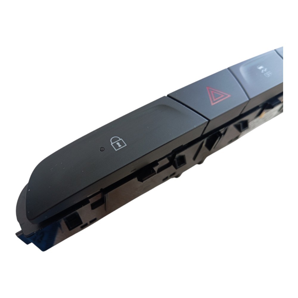 Botão Pisca Alerta Off Gm Tracker 2020 2025 V627 1