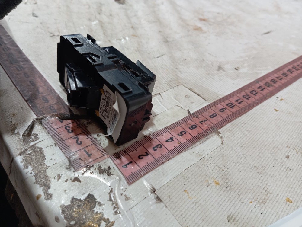 Botão Vidro Porta Dianteira Direita Byd Dolphin 2024 V653 8