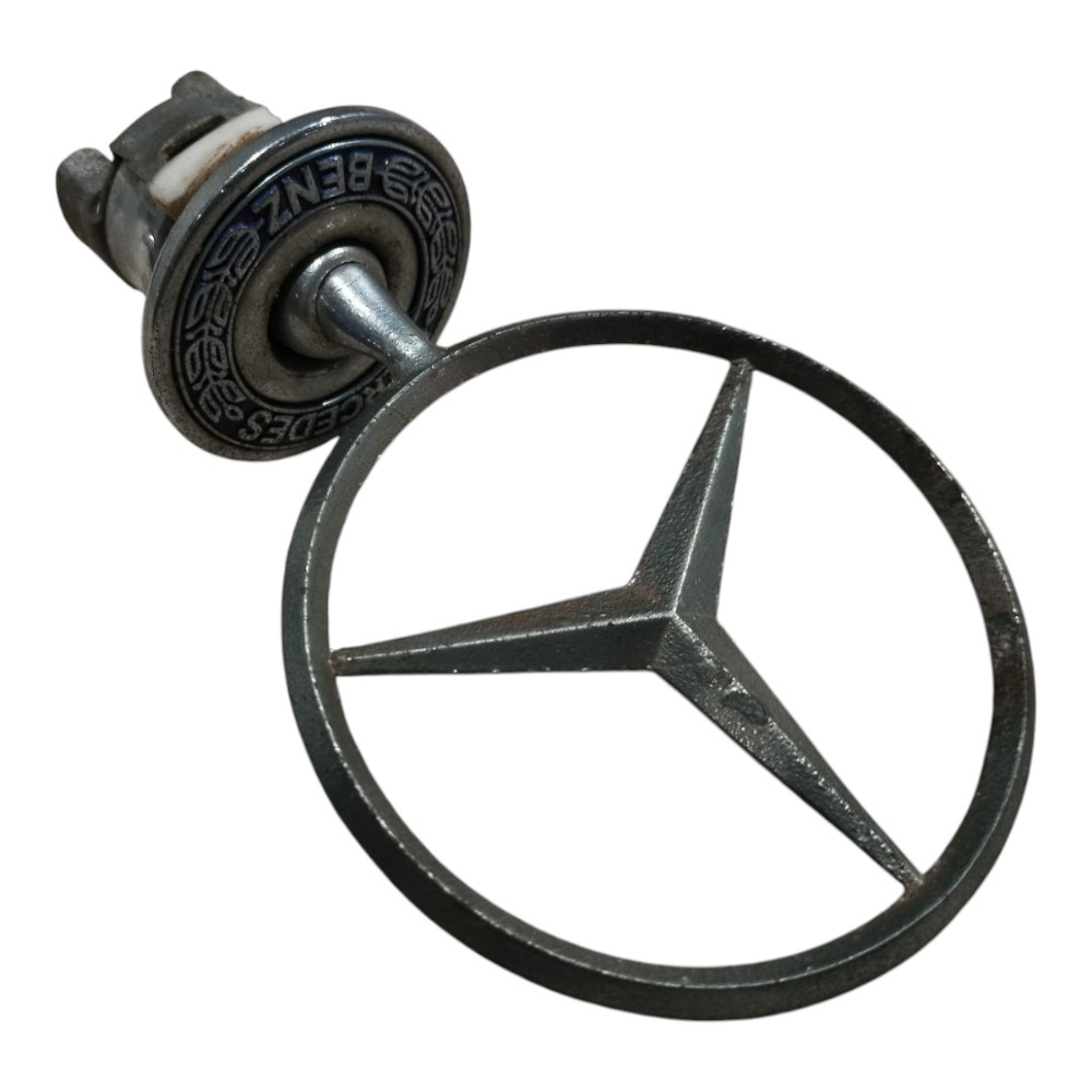 Emblema Dianteiro Com Suporte Mercedes C180 2002 2007 V661 4