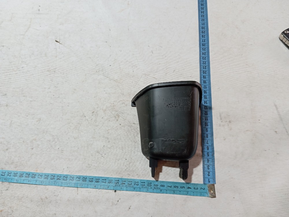 Porta Treco Esquerdo Console Central Gm Onix 2013 A 2019 8
