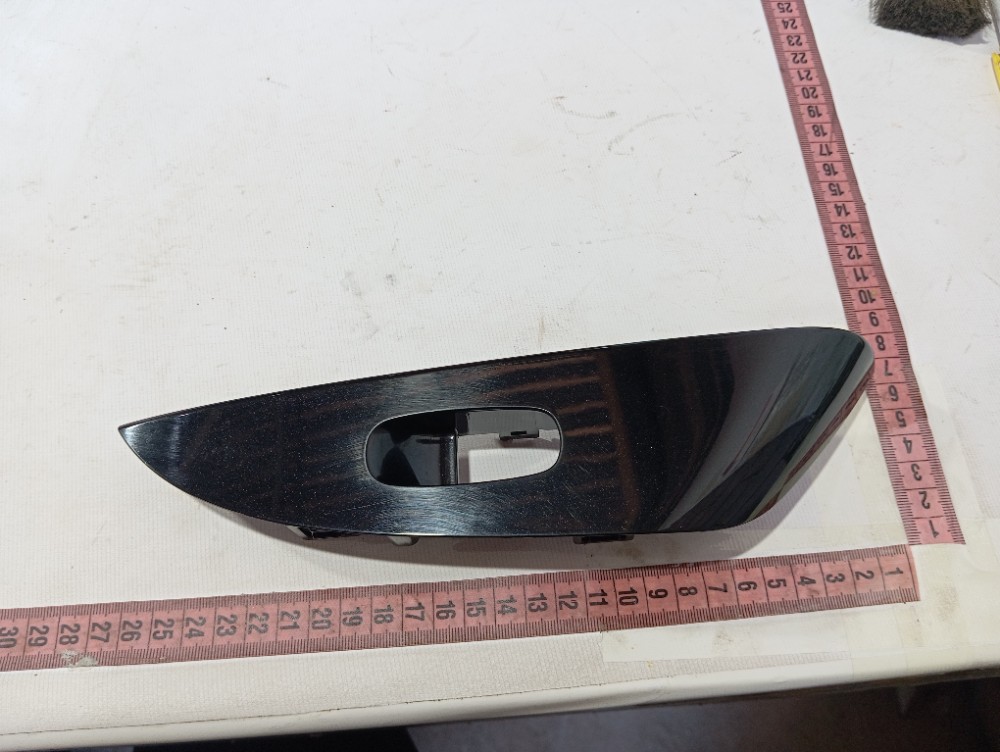 Moldura Botão Vidro Porta Tras Direita Nissan Leaf 2023 V632 10
