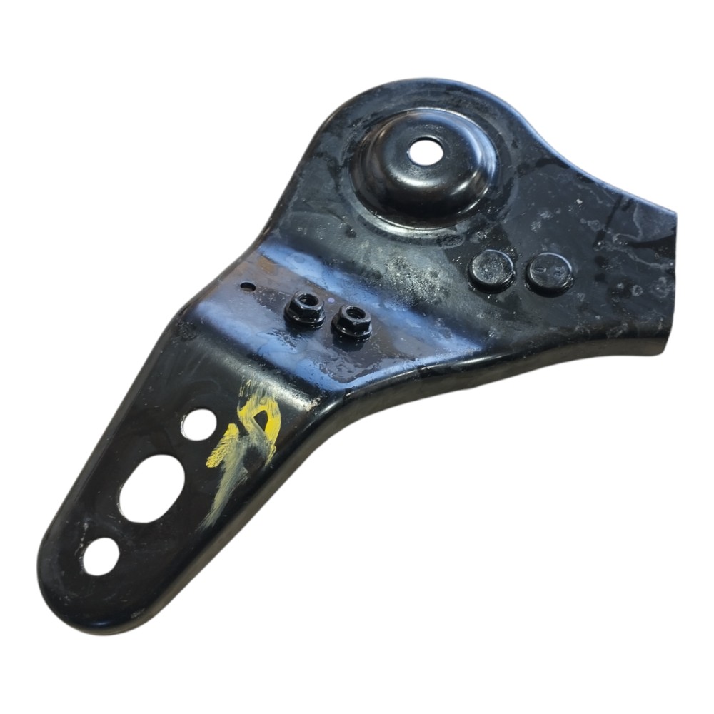 Suporte quadro suspensão traseiro dir Rover Defender 22 V645 7