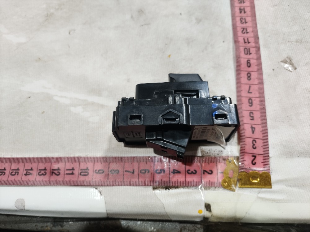 Botão Vidro Traseiro Esquerdo Byd Dolphin Gs 2024 2025 V666 7