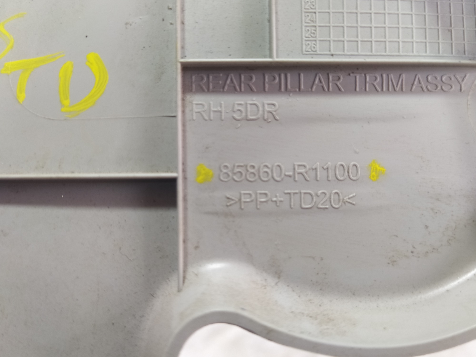 Acabamento Coluna Superior Traseira Direita Hb20 2023 V590 4