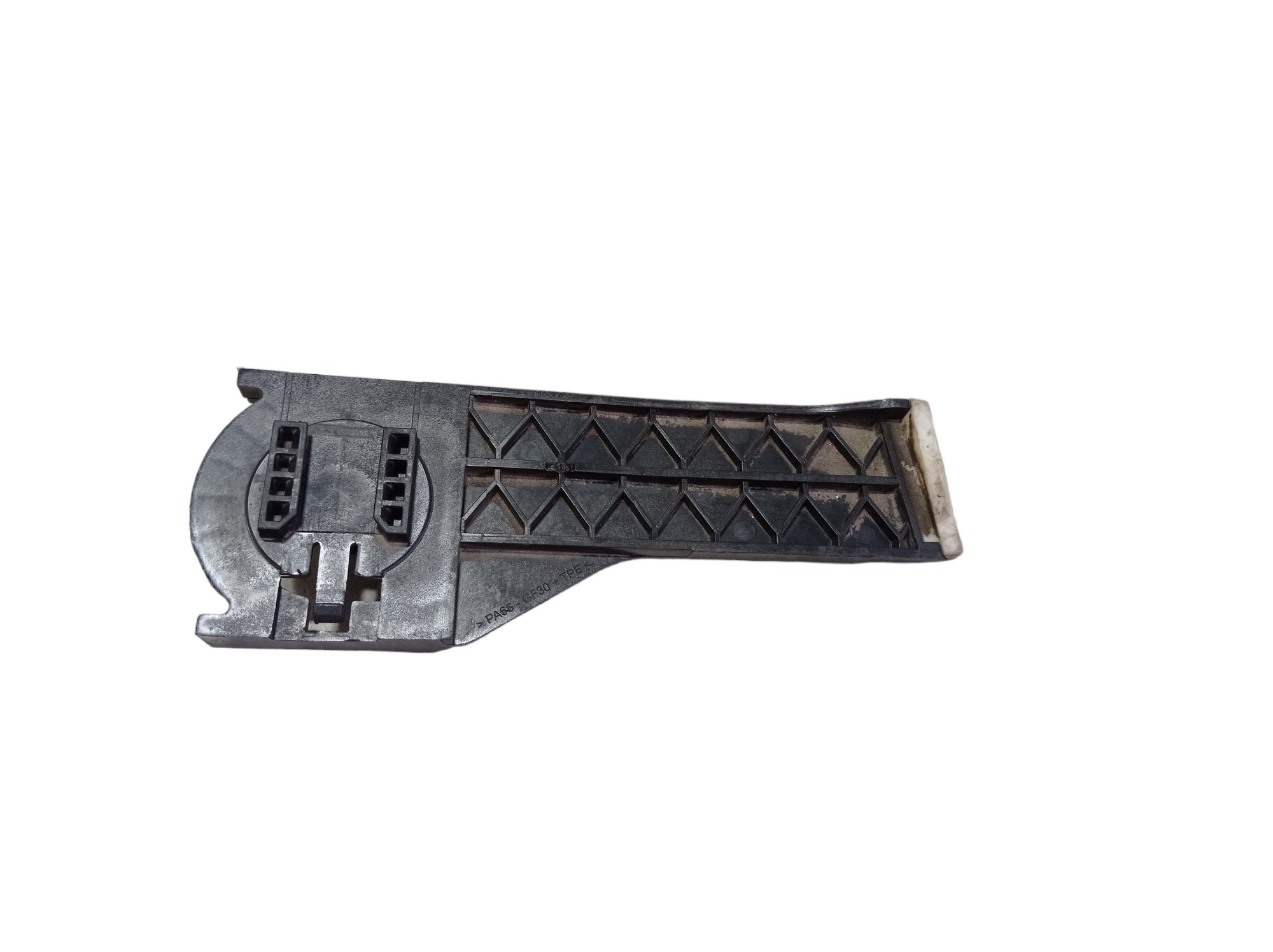 Suporte Inferior Esquerdo Radiador Gla 200 2016 V568 5