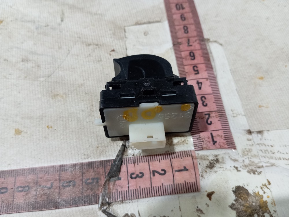 Botão Vidro Porta Diante Direita Fiat Mobi 2021 A 2024 V654 7