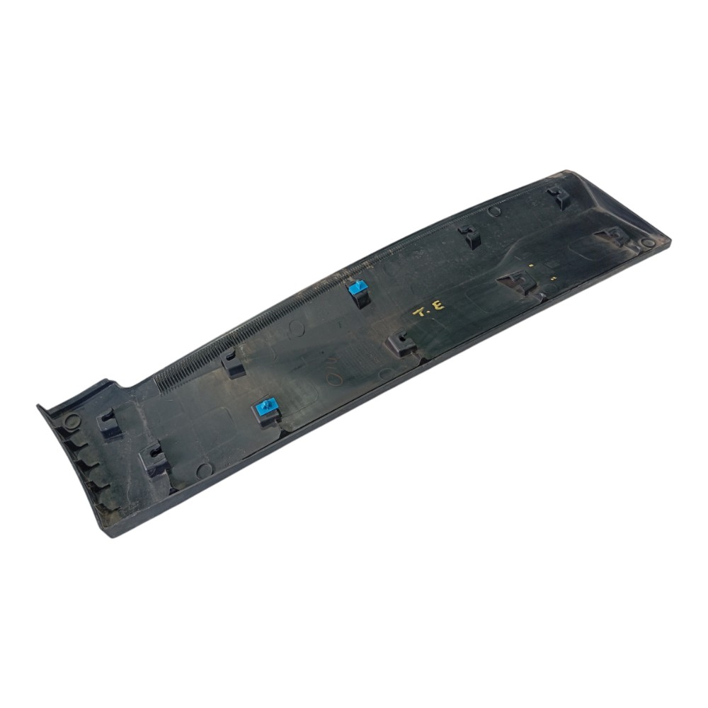Moldura Porta Traseira Esquerda Gm Tracker 2020 2025 V627 1