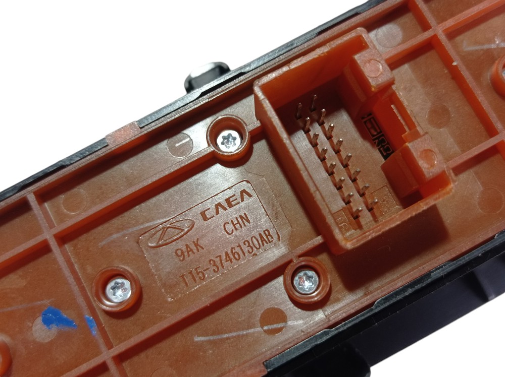 Botao Vidro Elétrico Dianteiro Esquerdo Tiggo 2 2020 V613 3