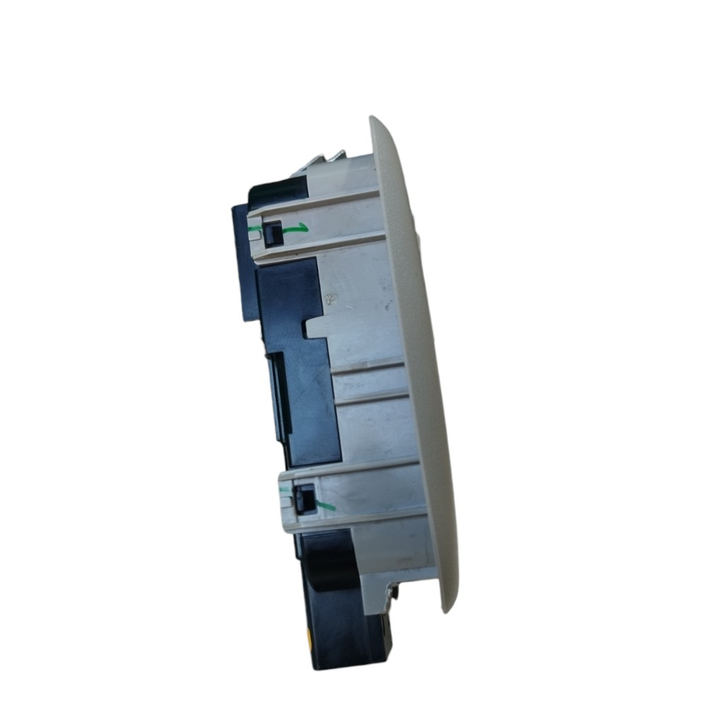Luz Cortesia Jac E-j7 2023 V618 4