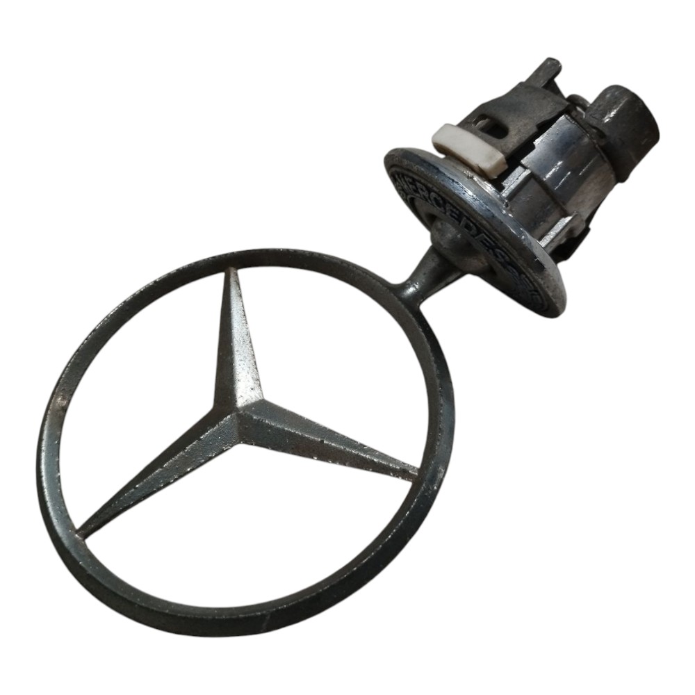 Emblema Dianteiro Com Suporte Mercedes C180 2002 2007 V661 1