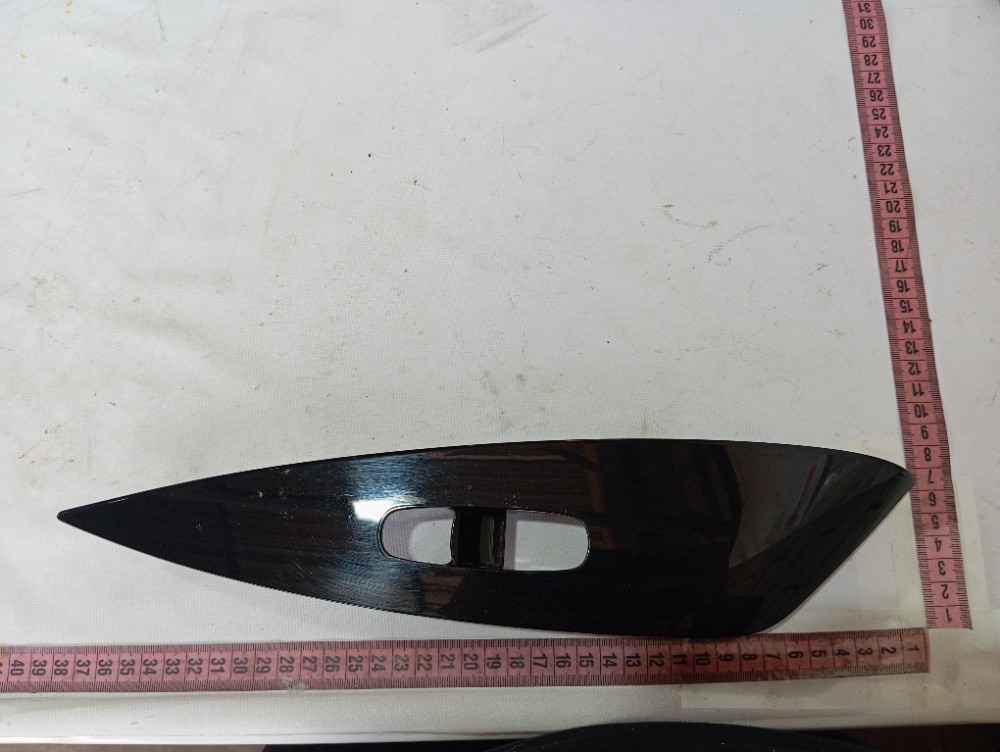 Moldura Botão Vidro Porta Diant Direita Nissan Leaf 23 V632 9