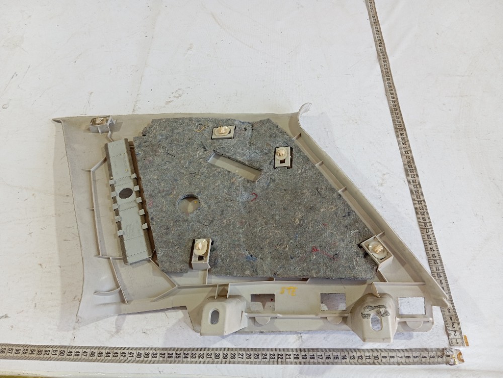 Acabamento Superior Coluna Traseira Esquerda Vw Golf 2001 9