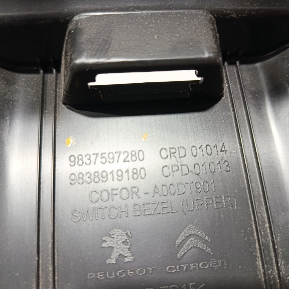 Moldura comando ar condicionado Citroen C3 Aircross 2024 5