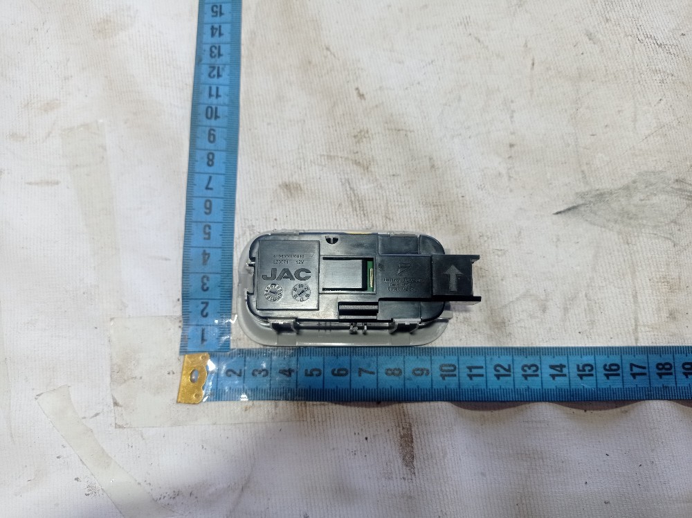 Luz Cortesia Traseira Esquerda Jac Ej7 2023 V618 7