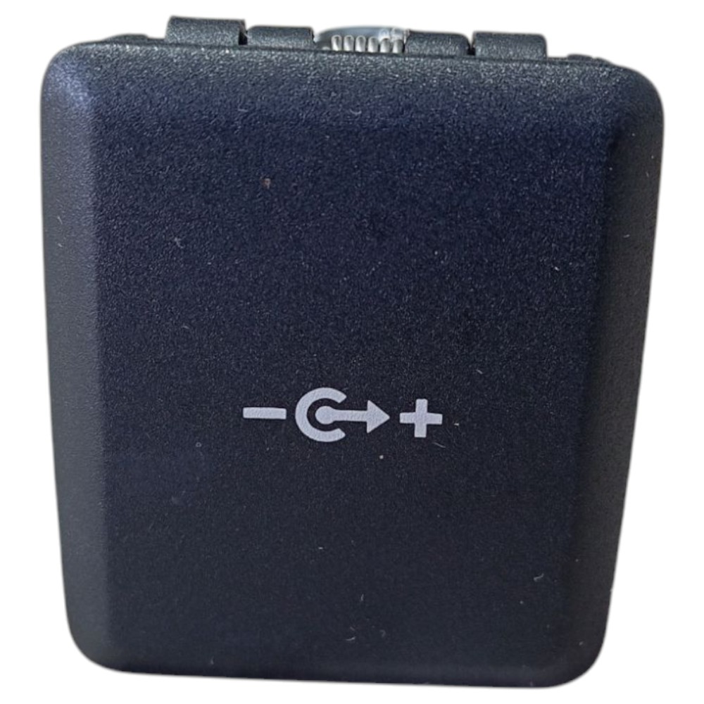 Tomada 12v Esquerda Porta Malas Defender 2021 2022 V645 7