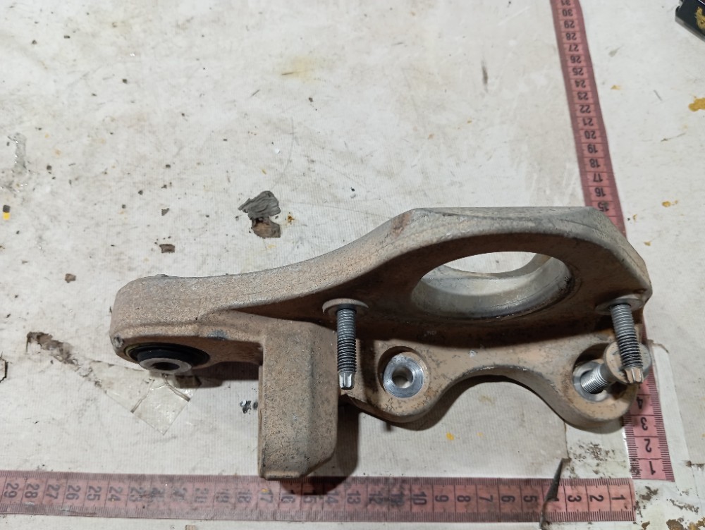 Suporte eixo diant direito Volvo V40 T3 2013 a 2016 V652 8
