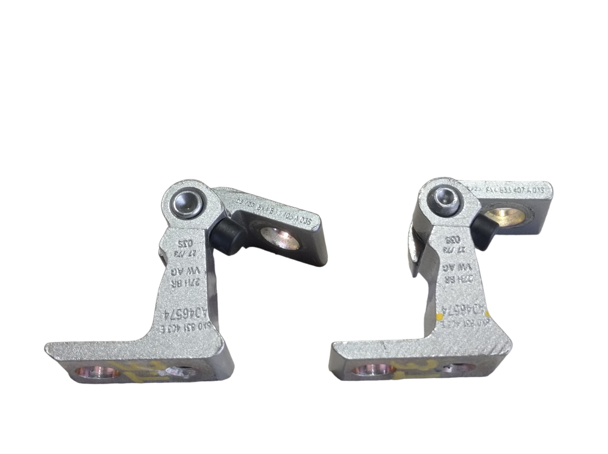 Dobradiça Porta Traseira Esquerda Vw Taos Highline 250 2023 3