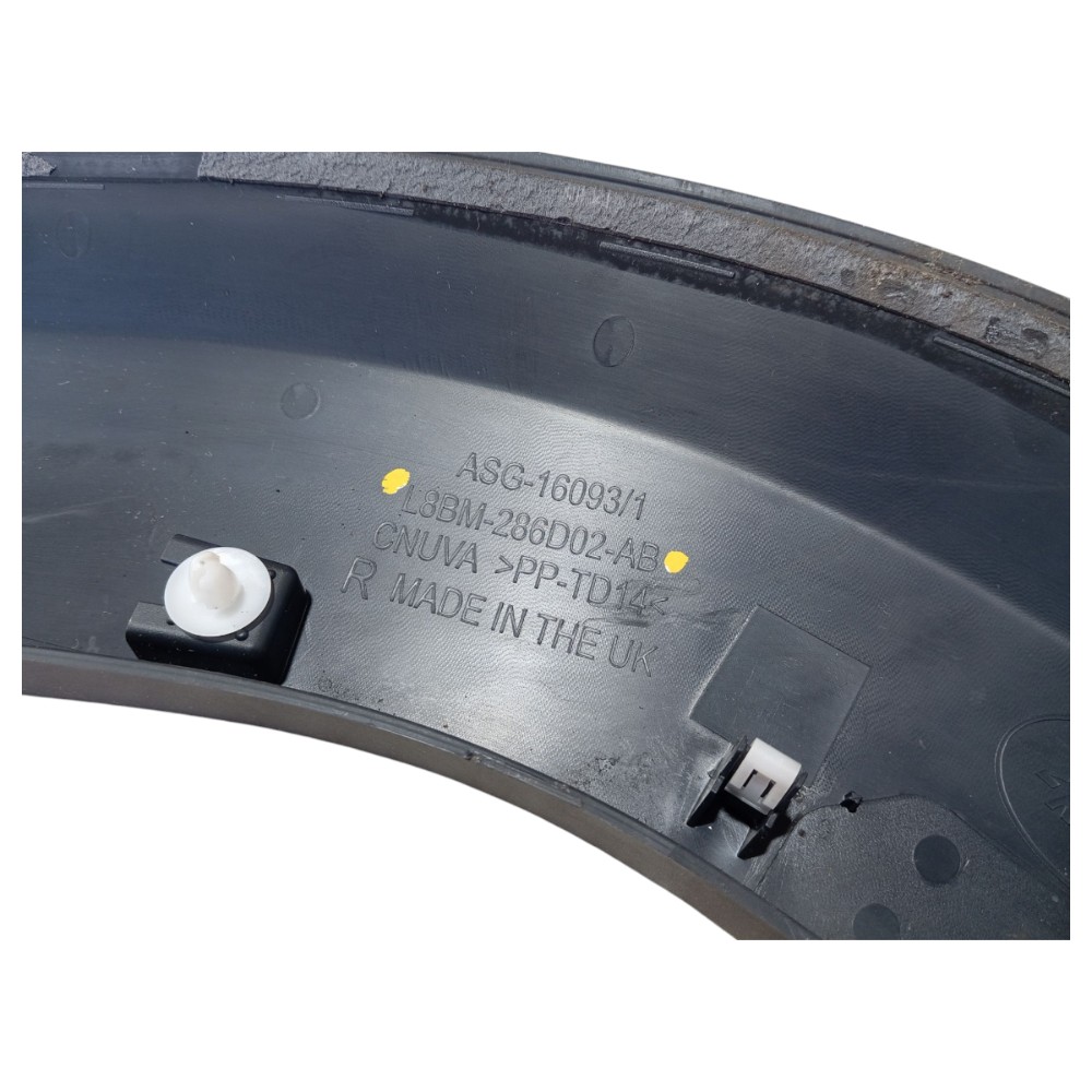 Moldura Caixa Roda Traseira Direita Rover Defender 2022 V645 7